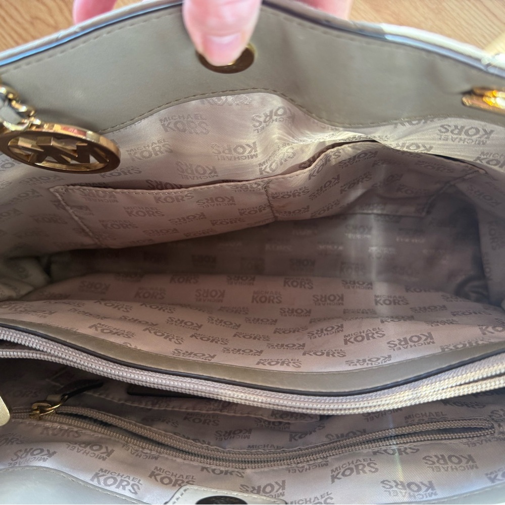 Michael Kors Chocolate Quilted Shoulder Bag - Picture 6 of 10